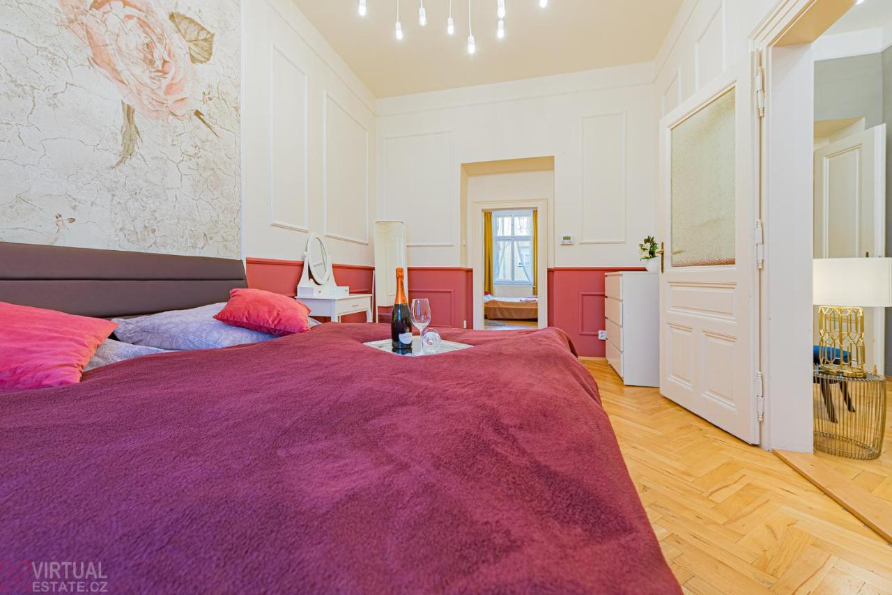 Colorful Wenceslas Square Apartment Prag Exteriör bild